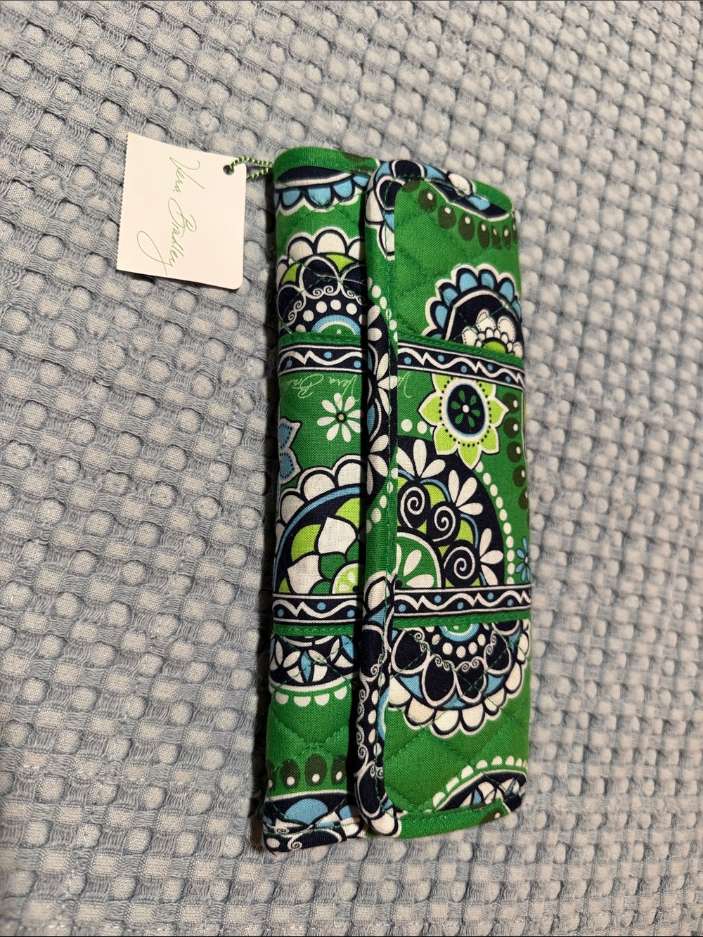 Vera Bradley Green Paisley Quilt Sleek Wallet in Retired Cupcake Green